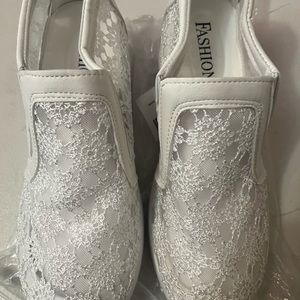 Ladies fashion sneakers. Size 8.  White lace.